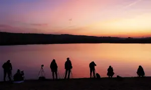 Bezlusterkowiec kontra lustrzanka: który aparat naprawdę wybrać?