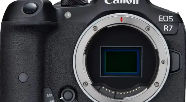 Canon EOS R7 – zaawansowany aparat z matrycą, gotowy do uchwycenia każdej chwili.