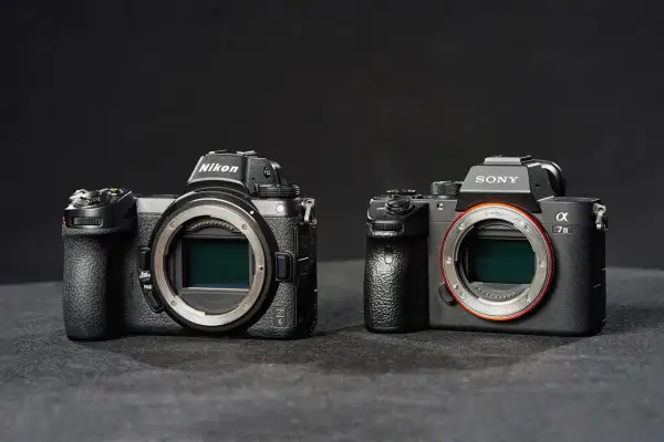 Lustrzanka Nikon czy Sony – która lepsza dla Twoich potrzeb?